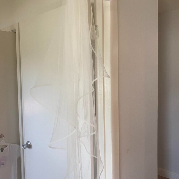 Never Worn Bridal Veil - Sara Gabriel Stella